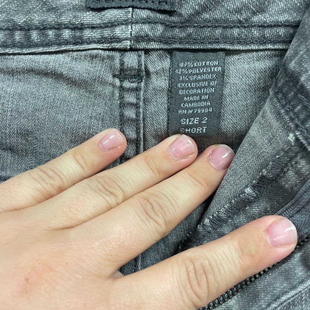 Chicos gray jeans with spandex and a little bling! Womens size 2. - Picture 4 of 4